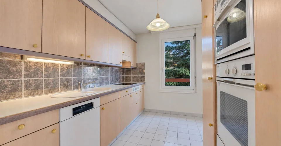 Helles Apartment mit großer Terrasse und Panoramablick auf den See – Foto 3 von 11