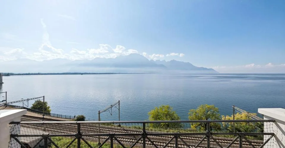 Appartamento di charme all'ultimo piano, in prima fila di fronte al lago – foto 5 di 13