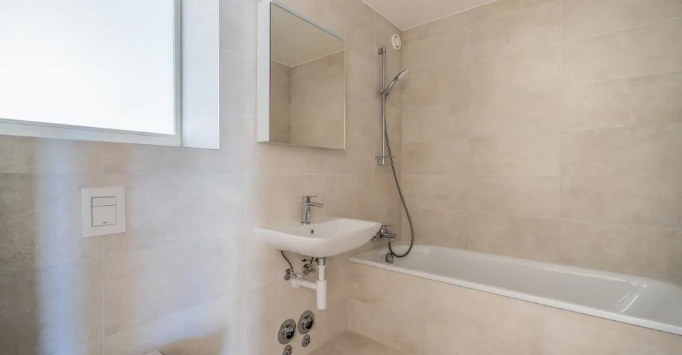 Bell'appartamento di 2,5 locali con giardino privato – foto 7 di 9