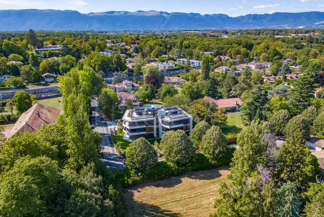 Pregny-Chambésy ? Appartement en duplex de 5 pièces avec rez inférieur habitable, grandes terrasses et jardin traversant – photo 3 sur 12
