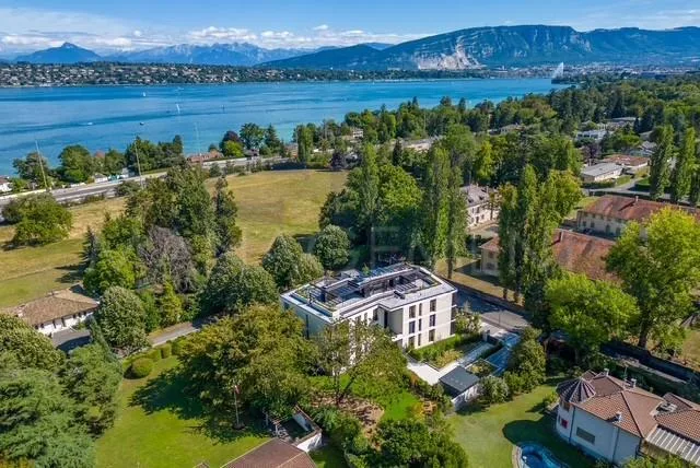 Pregny-Chambésy ? Appartement en duplex de 5 pièces avec rez inférieur habitable, grandes terrasses et jardin traversant – photo 2 sur 12