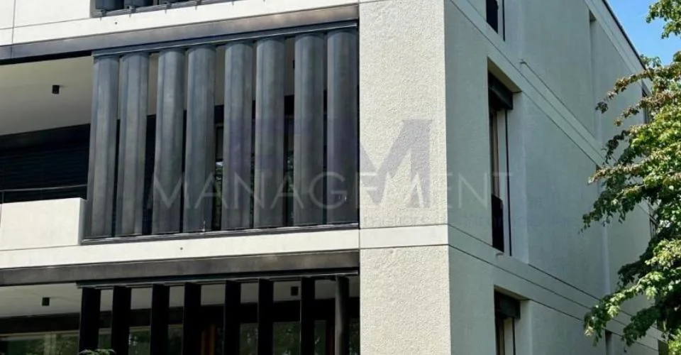 Pregny-Chambésy ? Appartement en duplex de 5 pièces avec rez inférieur habitable, grandes terrasses et jardin traversant – photo 5 sur 12