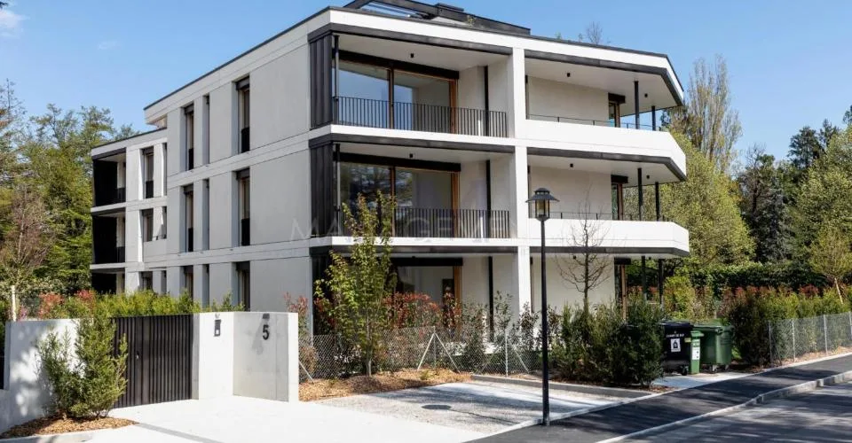 Pregny-Chambésy ? Appartement en duplex de 5 pièces avec rez inférieur habitable, grandes terrasses et jardin traversant – photo 4 sur 12