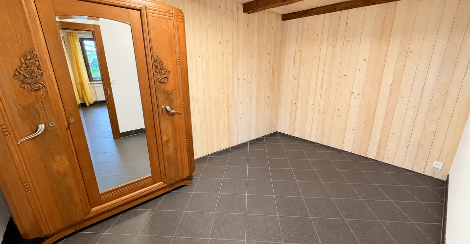Charmant appartement de 2,5 pièces au rez-de-chaussée à Fontenais – photo 6 sur 10