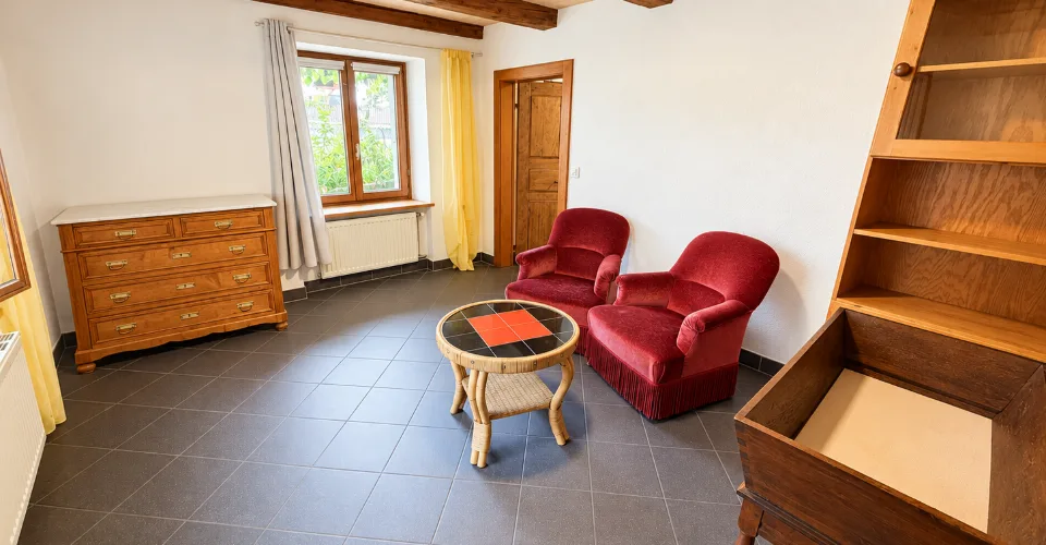 Charmant appartement de 2,5 pièces au rez-de-chaussée à Fontenais – photo 3 sur 10