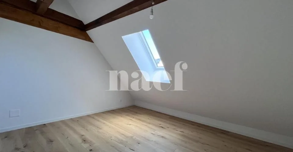 Magnifique duplex de 4,5 pièces au 4ème étage Ouest – Foto 5 von 11