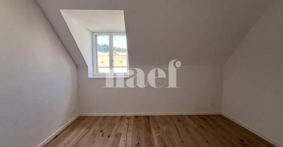 Magnifique duplex de 4,5 pièces au 4ème étage Ouest – Foto 4 von 11
