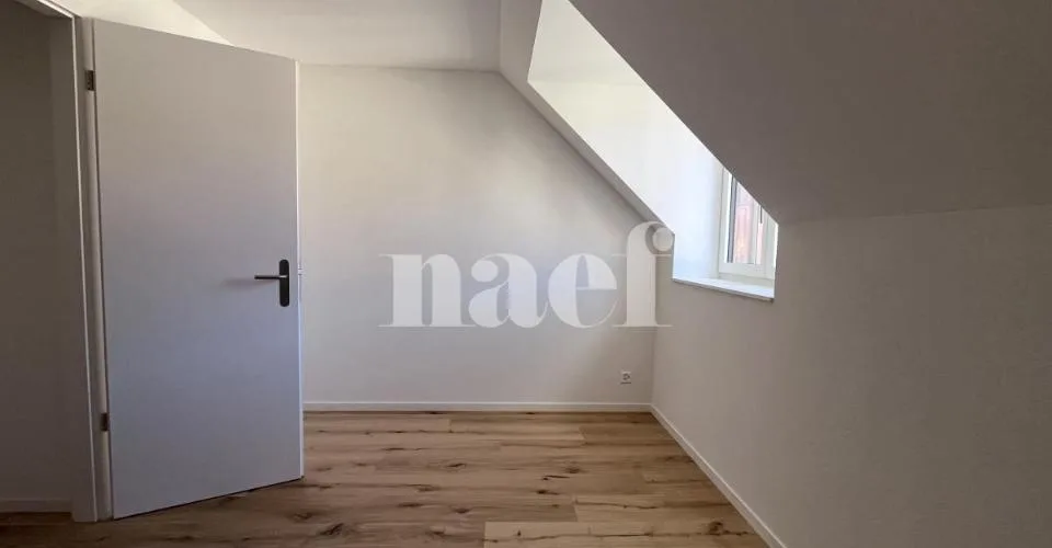 Magnifique duplex de 4,5 pièces au 4ème étage Ouest – Foto 3 von 11