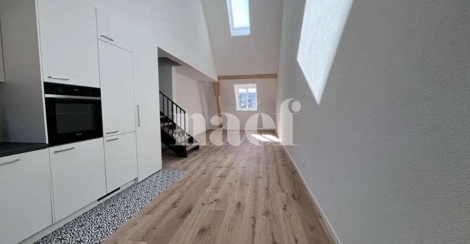 Magnifique duplex de 4,5 pièces au 4ème étage Ouest – Foto 2 von 11
