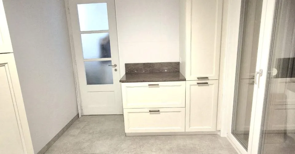 Appartement 2.5 pièces, rénové, proche de la gare Fribourg – Foto 3 von 12