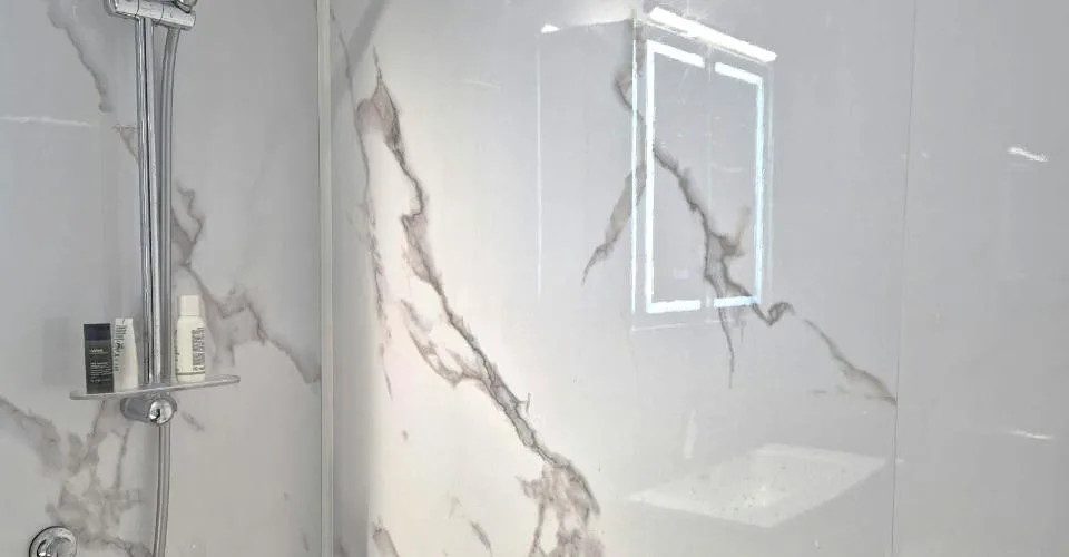 Appartement 2.5 pièces, rénové, proche de la gare Fribourg – Foto 6 von 12