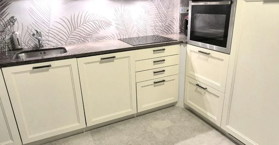 Appartement 2.5 pièces, rénové, proche de la gare Fribourg – Foto 2 von 12
