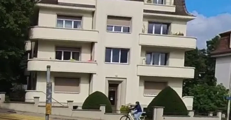 Appartement 2.5 pièces, rénové, proche de la gare Fribourg – Foto 11 von 12