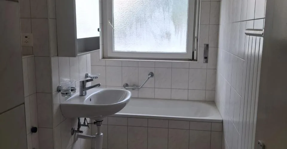 Two and a half room apartment with balcony in La Chaux-de-Fonds – photo 3 of 5