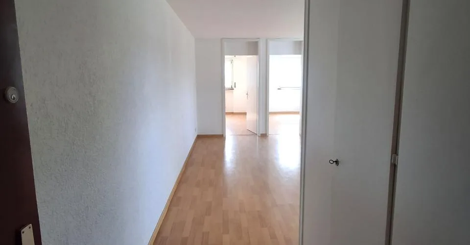 Appartement lumineux de 2.5 pièces à La Chaux-de-Fonds – photo 2 sur 6