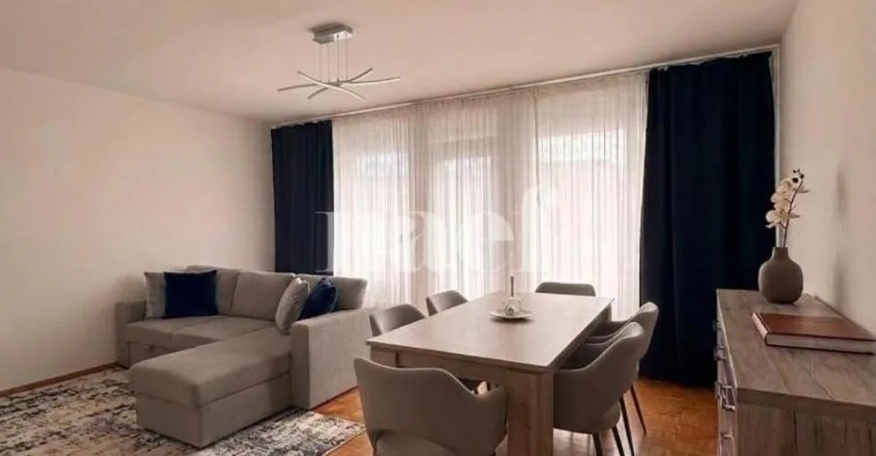 Appartement de 5 pièces au 5ème d'env. 87m2 avec balcon – Foto 2 von 8