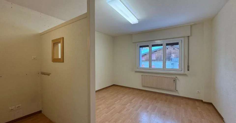 Central and Bright 4.5 Room Apartment – photo 5 of 7