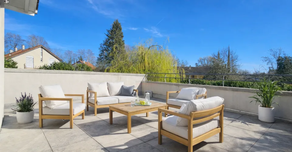 Elegante Familienvilla mit großem flachem Garten und großem Potenzial in Founex – Foto 22 von 24