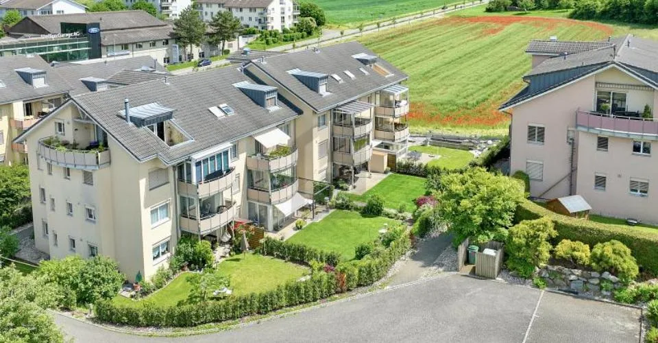 Naturally situated with high-quality construction and plenty of space! – photo 7 of 12