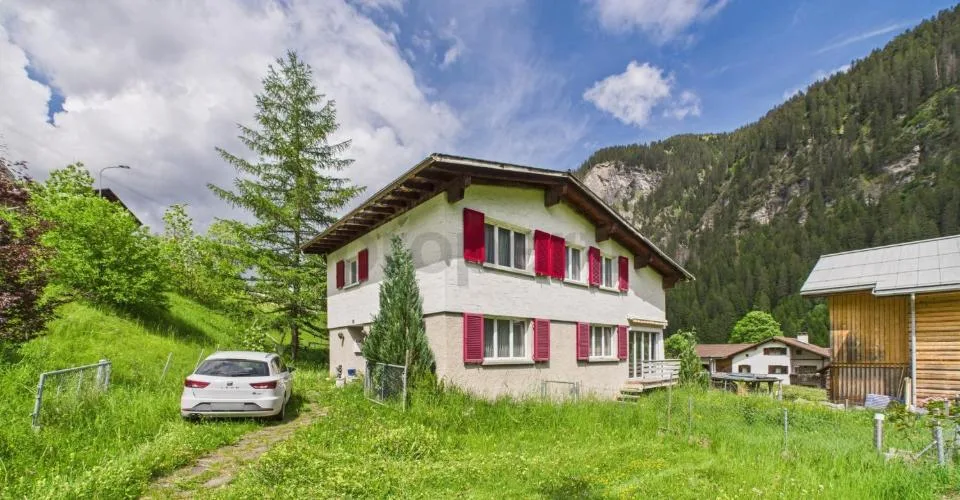 Spektakuläre Bergsicht, Viel Privatsphäre & Hohes Wertsteigerungspotenzial im Safiental! – photo 1 sur 26