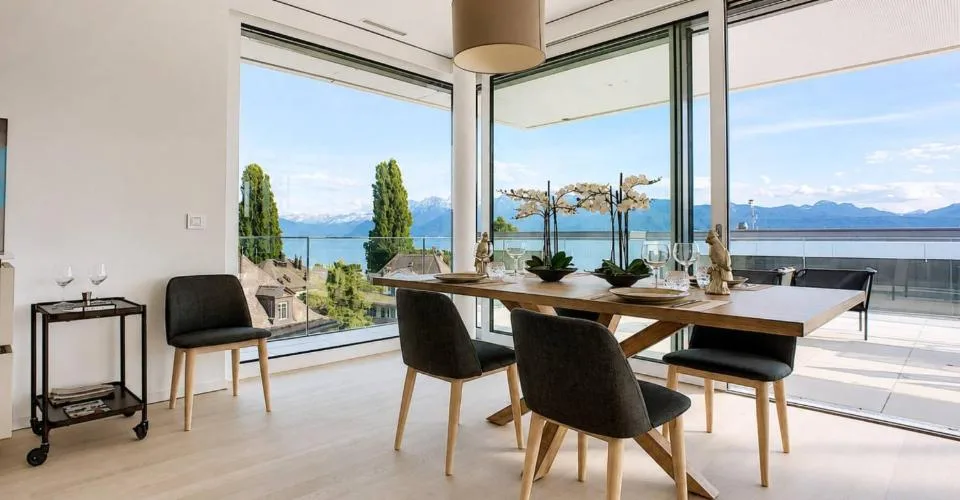 Attique contemporain avec vaste terrasse à un instant du lac – Foto 3 von 13