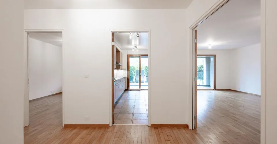 Appartement traversant d’exception de 151m² avec 2 jardins de 87², véranda vitrée de 25m² et double box de 31m² – Foto 4 von 20