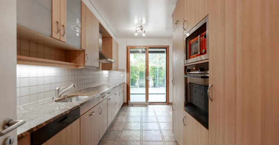 Appartement traversant d’exception de 151m² avec 2 jardins de 87², véranda vitrée de 25m² et double box de 31m² – Foto 9 von 20