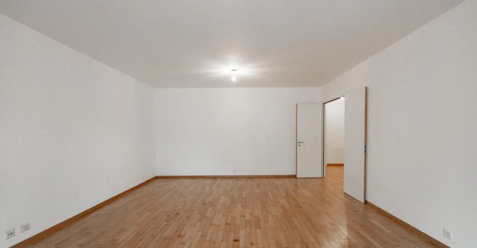 Appartement traversant d’exception de 151m² avec 2 jardins de 87², véranda vitrée de 25m² et double box de 31m² – Foto 8 von 20