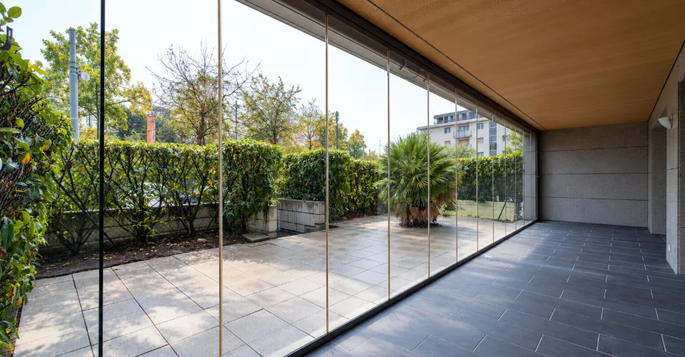 Appartement traversant d’exception de 151m² avec 2 jardins de 87², véranda vitrée de 25m² et double box de 31m² – Foto 2 von 20
