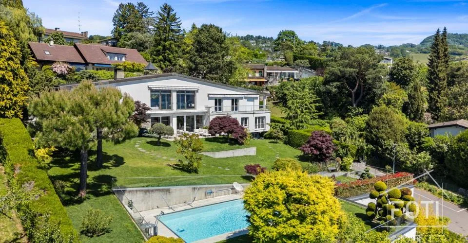 Duplex 5,5 p. de 231 m² - jardin 1'100 m², piscine privée et vue lac - Lutry – foto 8 di 13