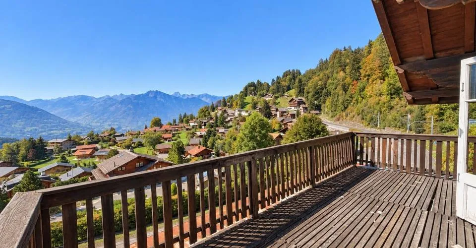 Grand character chalet to renovate in Villars-sur-Ollon, magnificent view – photo 7 of 13