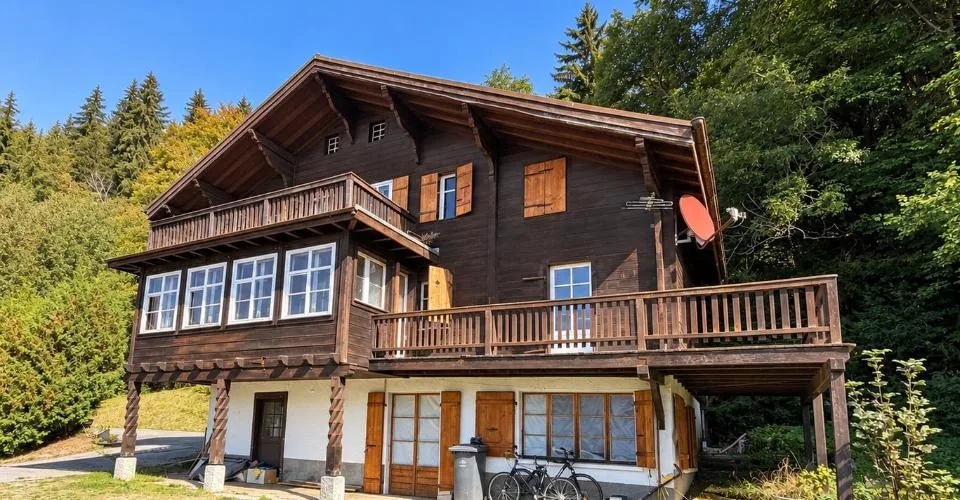Grand character chalet to renovate in Villars-sur-Ollon, magnificent view – photo 5 of 13