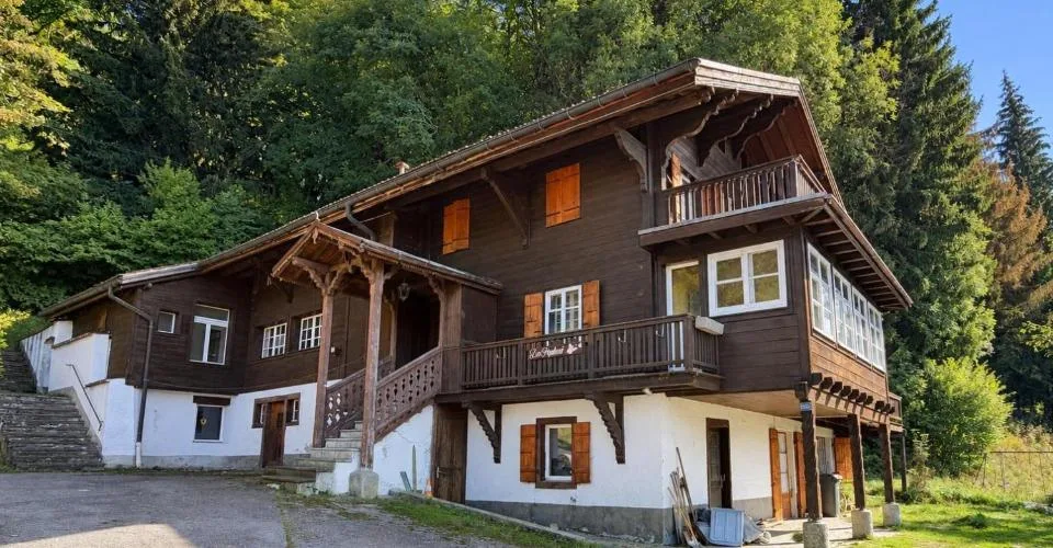 Grand character chalet to renovate in Villars-sur-Ollon, magnificent view – photo 4 of 13