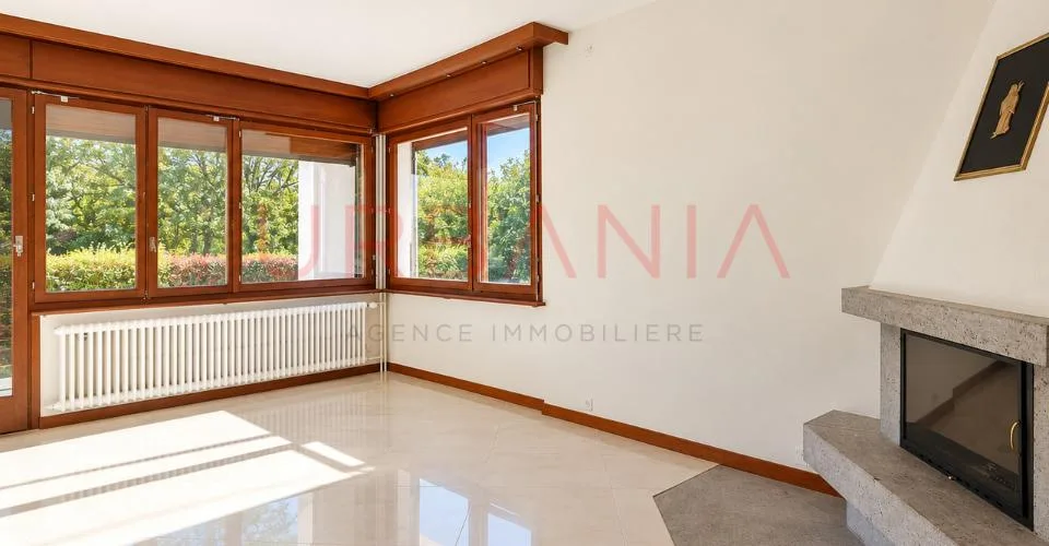 Maison individuelle pleine de charme, jardin arboré et beaux volumes – Foto 4 von 7