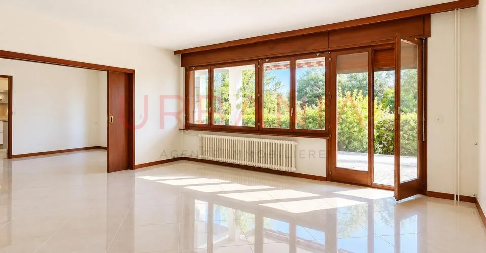 Maison individuelle pleine de charme, jardin arboré et beaux volumes – Foto 2 von 7