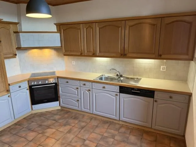 Séjour, cuisine agencée, 2chambres, s.bains,wc, parc compris, quartier tranquille, sans animaux – Foto 5 von 5
