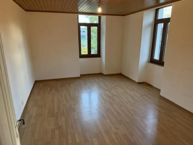 Séjour, cuisine agencée, 2chambres, s.bains,wc, parc compris, quartier tranquille, sans animaux – Foto 4 von 5