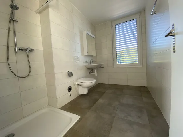 Appartement moderne, 2.5 pièces, centre-ville – Foto 3 von 8
