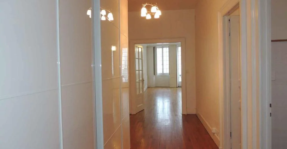 Magnifique appartement de 2.5 pièces Vieille-Ville – foto 2 di 7