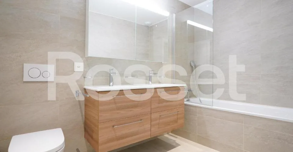Rare à la location, lumineux appartement au coeur de la ville – photo 6 sur 7