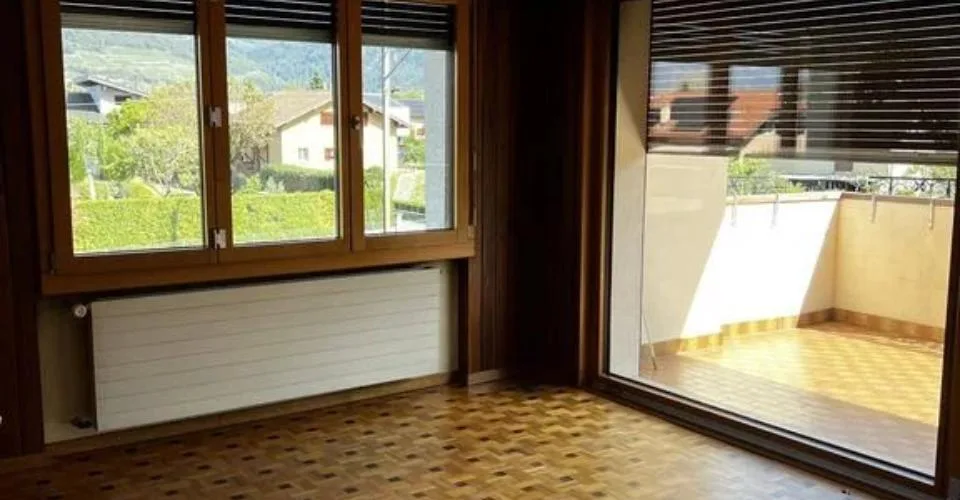 A louer ! Spacieux appartement de 5.5 pièces situé au 1er étage dans u – photo 2 sur 10