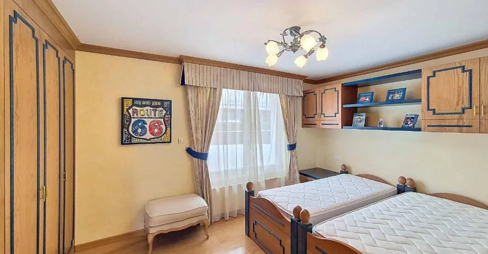 Geräumige 7.5 Zimmerwohnung ideal im Zentrum der Station gelegen – Foto 17 von 20