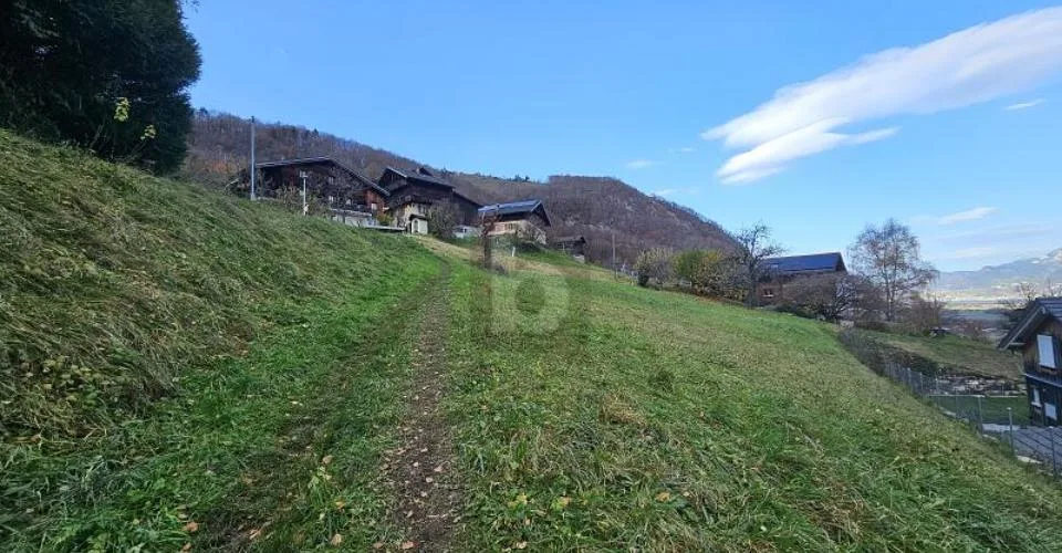 TRÈS ENSOLEILLÉ AVEC VUE SUR LES MONTAGNES – Foto 4 von 6