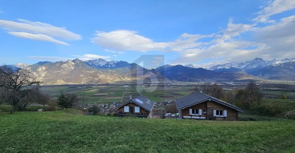 TRÈS ENSOLEILLÉ AVEC VUE SUR LES MONTAGNES – Foto 2 von 6