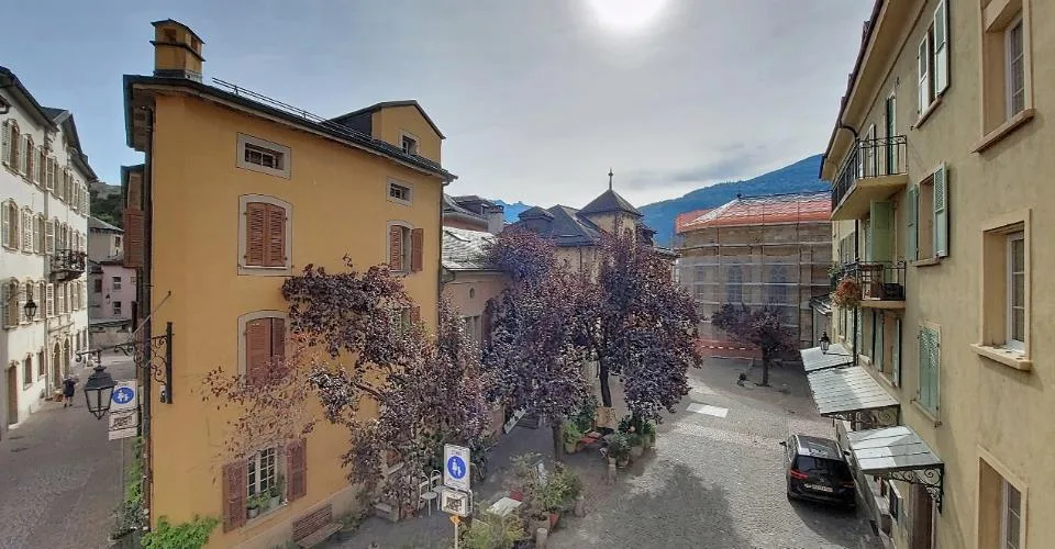 Sion, maison historique au cœur de la vieille ville composé de 5 appartements et 2 bureaux – Foto 19 von 26