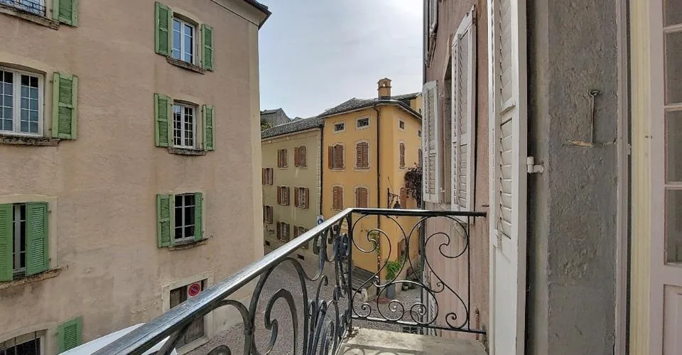 Sion, maison historique au cœur de la vieille ville composé de 5 appartements et 2 bureaux – Foto 18 von 26