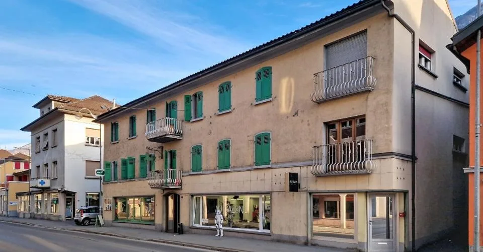 Saxon, lot de 2 immeubles de rendement, 11 appartements, 1 restaurant, 1 commerce, 9 pl. de parc – Foto 4 von 19