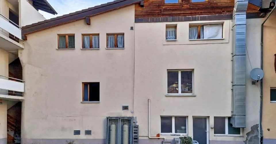 Saxon, lot de 2 immeubles de rendement, 11 appartements, 1 restaurant, 1 commerce, 9 pl. de parc – Foto 3 von 19