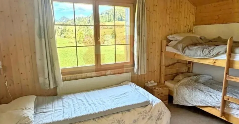 Charmant appartement 2.5 pièces en attique avec vue exceptionnelle Le – Foto 10 von 13