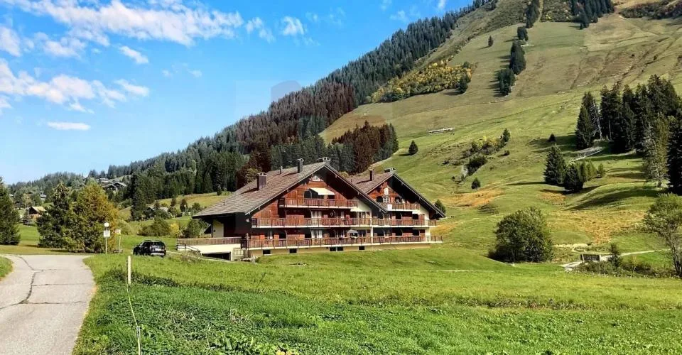 Charmant appartement 2.5 pièces en attique avec vue exceptionnelle Le – Foto 2 von 13